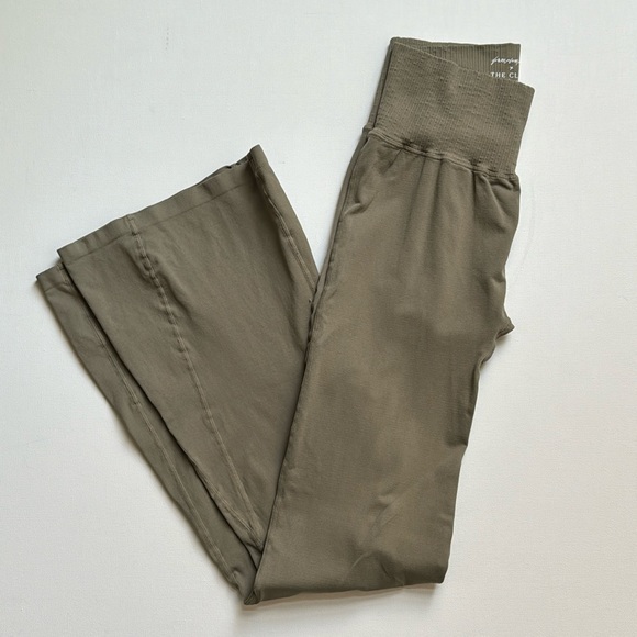 NWOT free people flares!! Sold out online/NLA. $98 retail. - Picture 9 of 10